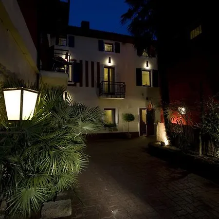 Oda ve Kahvaltı 7 Vizi 4*